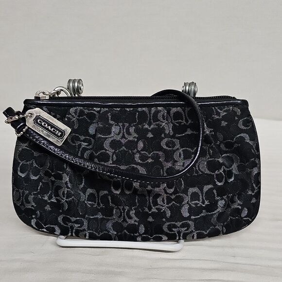 COACH JACQUARD PLEATED WRISTLET  BFPM-02-243 - Picture 1 of 5